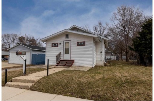 334 N Walnut St, Janesville, WI 53548