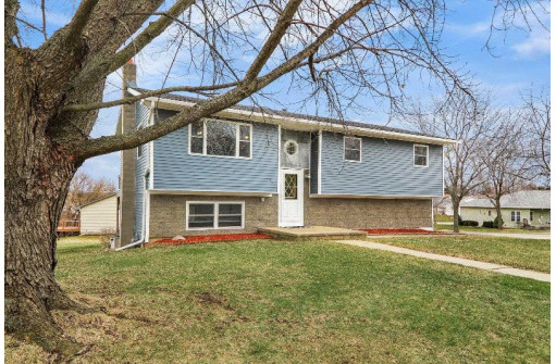 401 Linda Rd, Mount Horeb, WI 53572