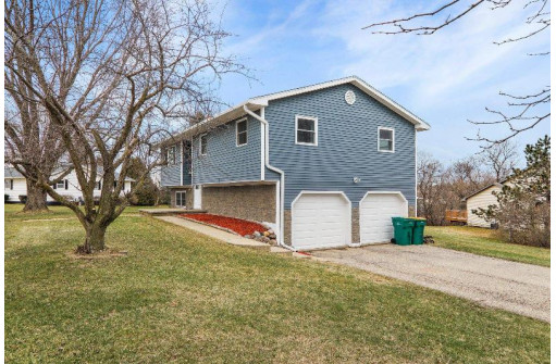 401 Linda Rd, Mount Horeb, WI 53572