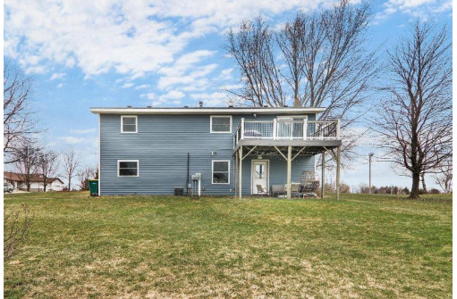 401 Linda Rd, Mount Horeb, WI 53572