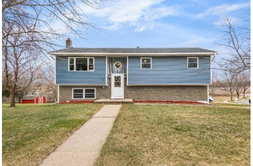 401 Linda Rd, Mount Horeb, WI 53572