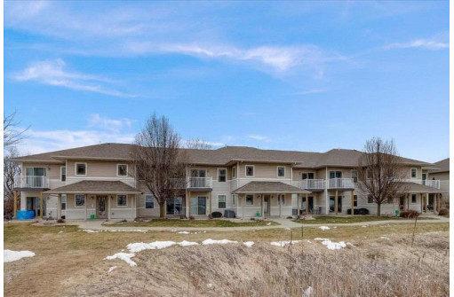 2824 Pleasant View Rd 201, Middleton, WI 53562