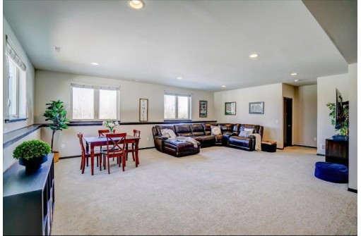 3016 Bronze Leaf Ln, Sun Prairie, WI 53590