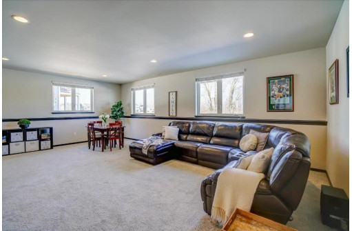 3016 Bronze Leaf Ln, Sun Prairie, WI 53590