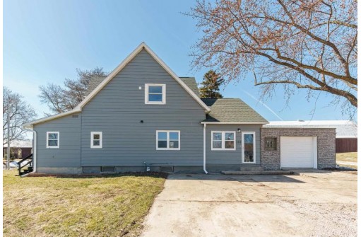 355 Mill St, Lowell, WI 53557