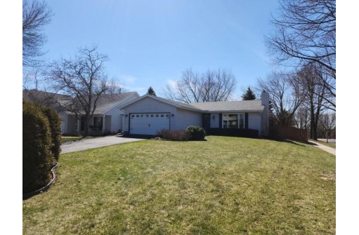 1 Newbury Cir, Madison, WI 53711