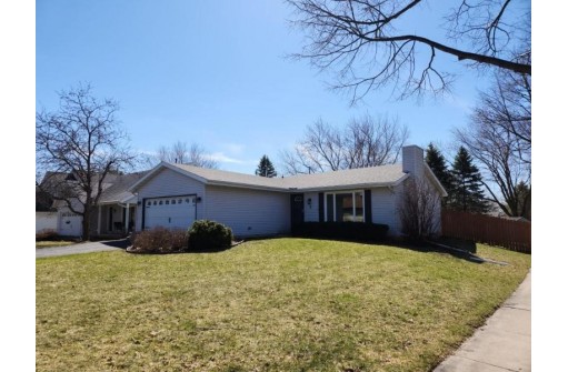 1 Newbury Cir, Madison, WI 53711