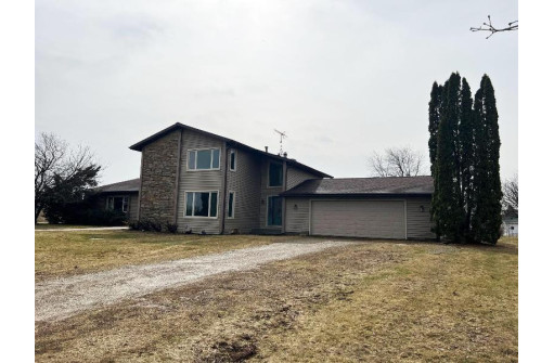 W8043 Birch Rd, Beaver Dam, WI 53916