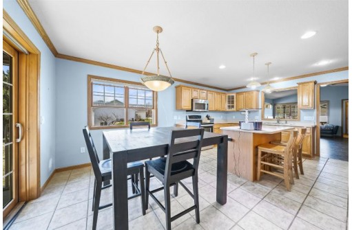 1505 Chipper Ln, Sun Prairie, WI 53590