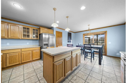 1505 Chipper Ln, Sun Prairie, WI 53590