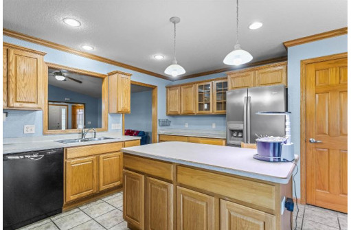 1505 Chipper Ln, Sun Prairie, WI 53590