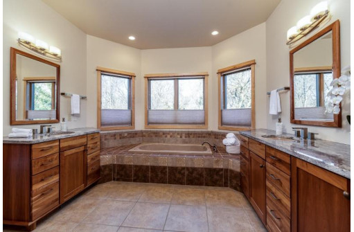 3121 Castleton Crossing, Sun Prairie, WI 53590