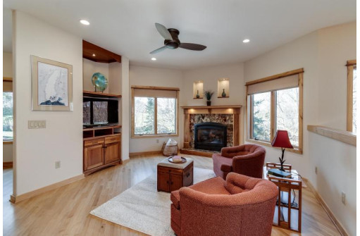 3121 Castleton Crossing, Sun Prairie, WI 53590