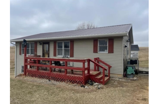 4183 Sand Hill Rd, Potosi, WI 53820