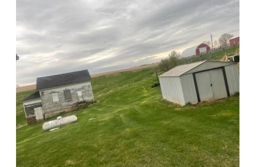 4183 Sand Hill Rd, Potosi, WI 53820