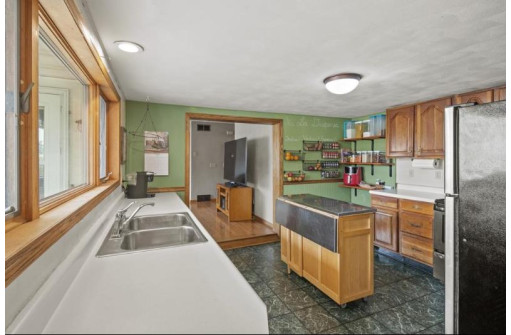 102 Tallman Ct, Ridgeway, WI 53582