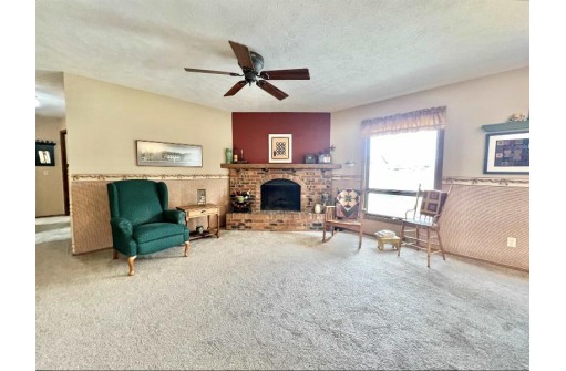 426 Karen Ln, Clinton, WI 53525-9112