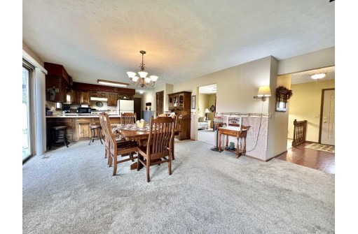 426 Karen Ln, Clinton, WI 53525-9112