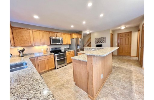 313 Wyalusing Dr, Madison, WI 53718