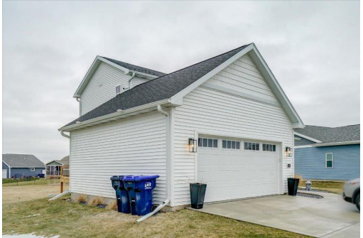 518 Water Tower Dr, Marshall, WI 53559