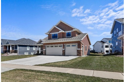 1104 Aldora Ln, Waunakee, WI 53597