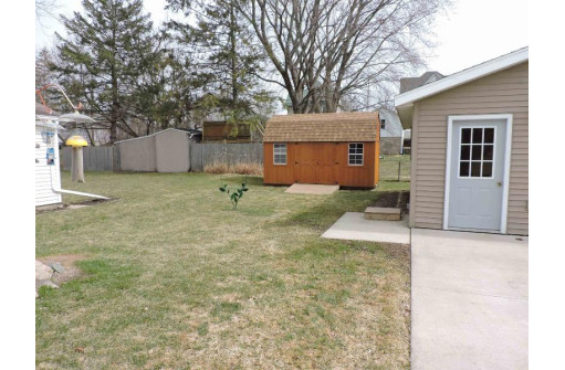 110 Fischer Ave, Beaver Dam, WI 53916