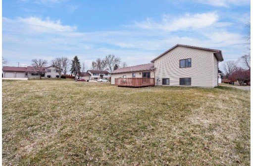 323 Meadow Ln, Poynette, WI 53955