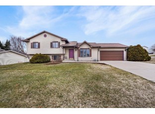 323 Meadow Ln Poynette, WI 53955