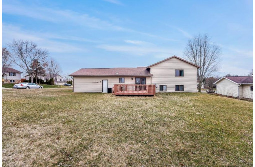 323 Meadow Ln, Poynette, WI 53955