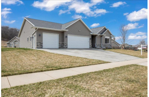 210 Osprey Ln, Black Earth, WI 53515