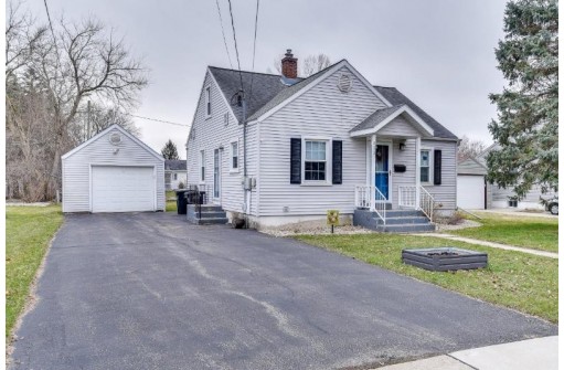 811 W South St, Stoughton, WI 53589