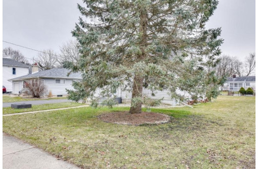 811 W South St, Stoughton, WI 53589