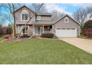 18 Bishops Hill Cir Madison, WI 53717