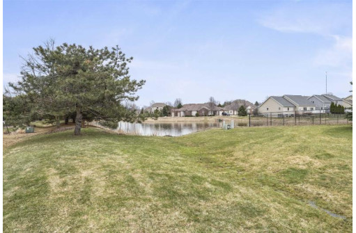 922 Winding Way, Middleton, WI 53562