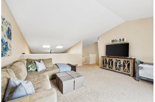 7413 W Valley Ridge Dr, Madison, WI 53719