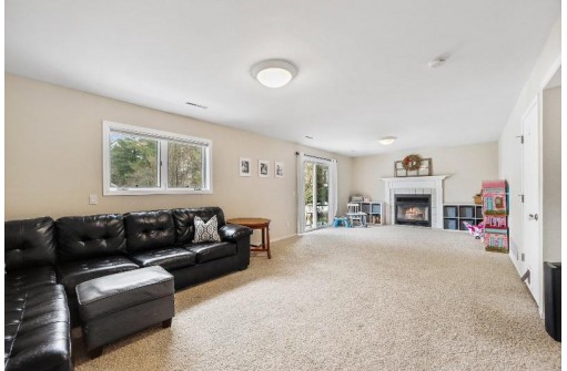 7413 W Valley Ridge Dr, Madison, WI 53719