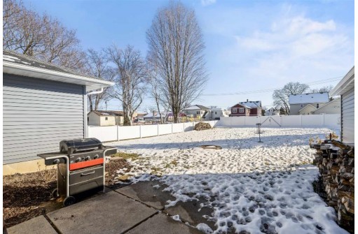 204 Fairview Ct, Waunakee, WI 53597