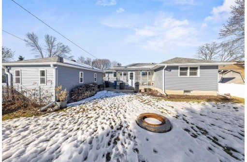 204 Fairview Ct, Waunakee, WI 53597