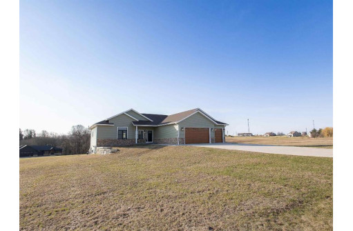 12478 Tama Run Rd, Darlington, WI 53530