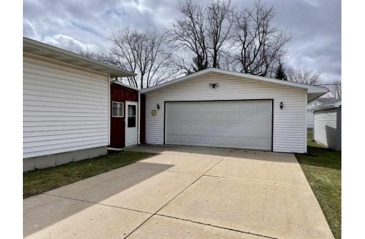 1503 W 6th Ave, Brodhead, WI 53520