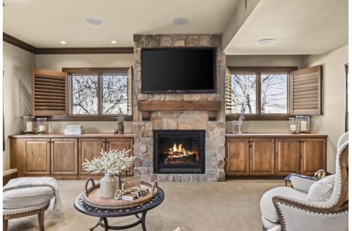 5830 Cobblestone Ln, Waunakee, WI 53597