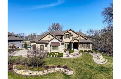 5830 Cobblestone Ln, Waunakee, WI 53597