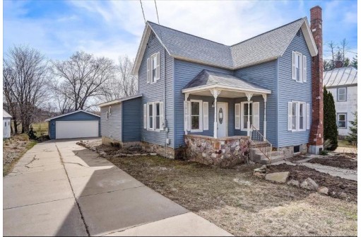 112 S Oak St, North Freedom, WI 53951