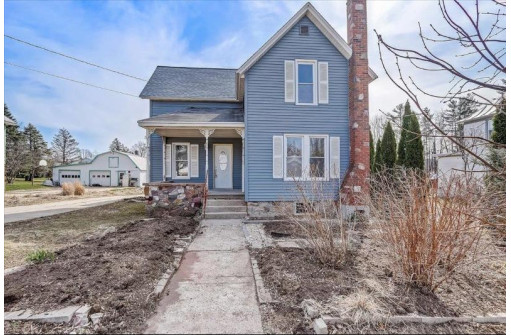 112 S Oak St, North Freedom, WI 53951