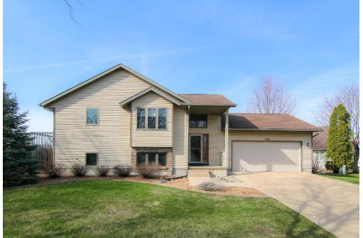 686 Robin Dr, Sun Prairie, WI 53590