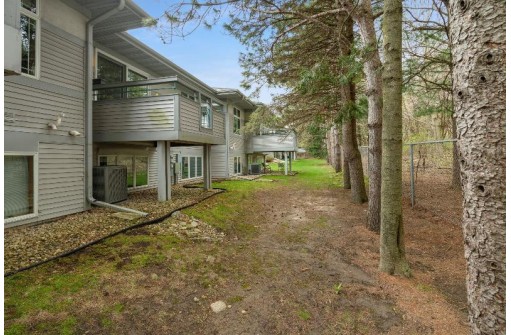 23 Deer Point Tr, Madison, WI 53719