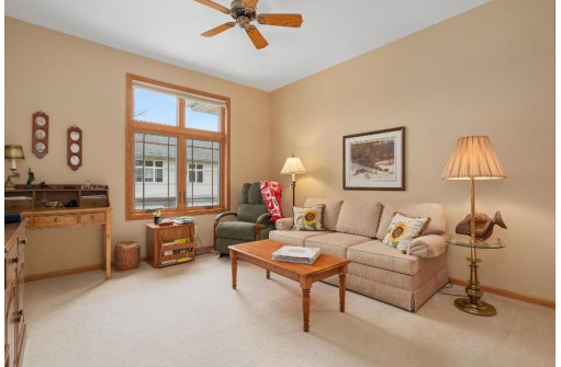 23 Deer Point Tr, Madison, WI 53719