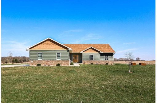 768 Center Rd, Stoughton, WI 53589