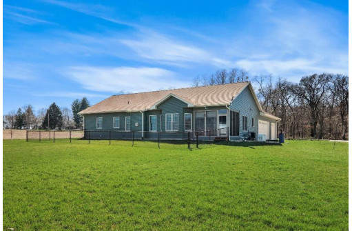 768 Center Rd, Stoughton, WI 53589