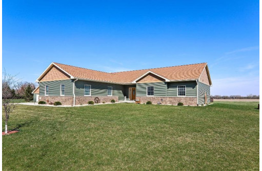 768 Center Rd, Stoughton, WI 53589